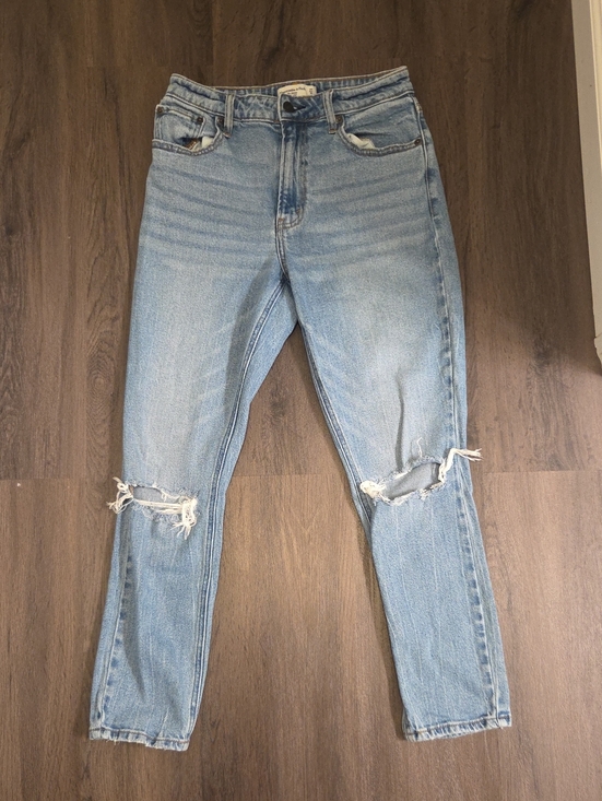 Abercrombie & Fitch Denim - Abercrombie & Fitch Light Wash Straight-Leg Curve Love 27S Ripped Jeans